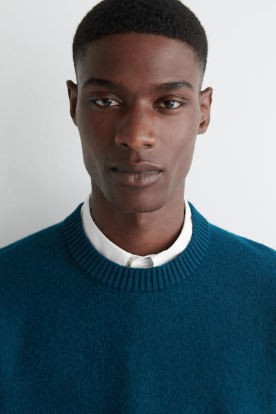 COS ボイルドウールクルーネックセーター