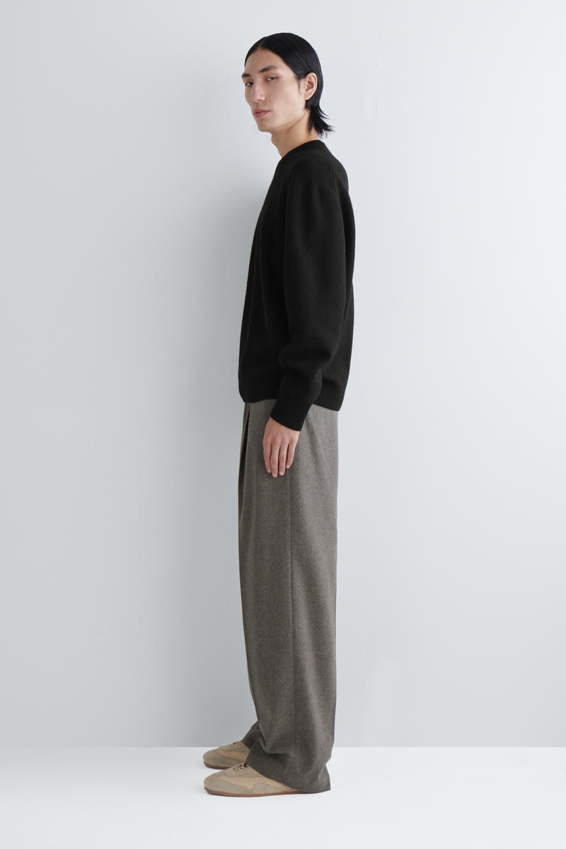 COS ボイルドウールクルーネックセーター