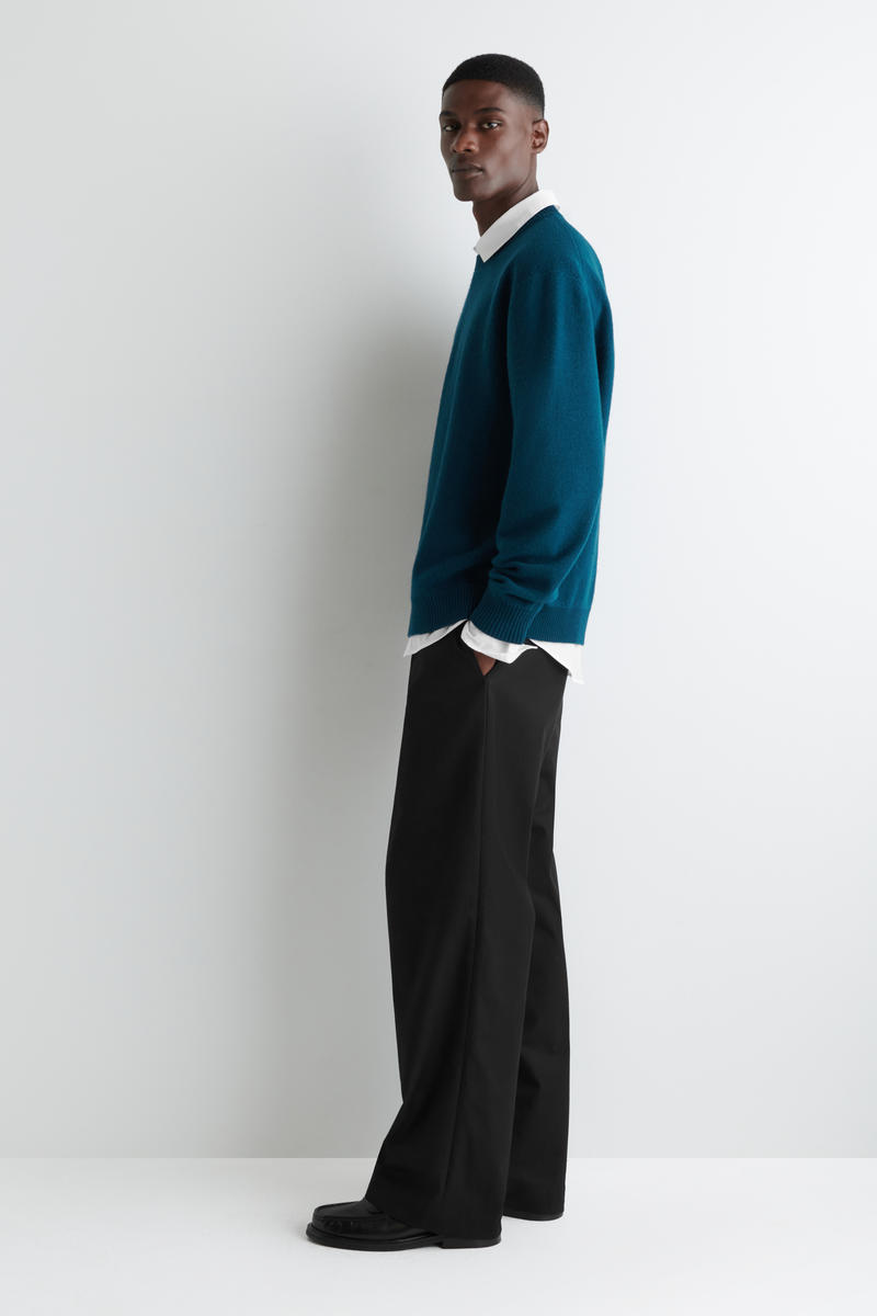 COS ボイルドウールクルーネックセーター