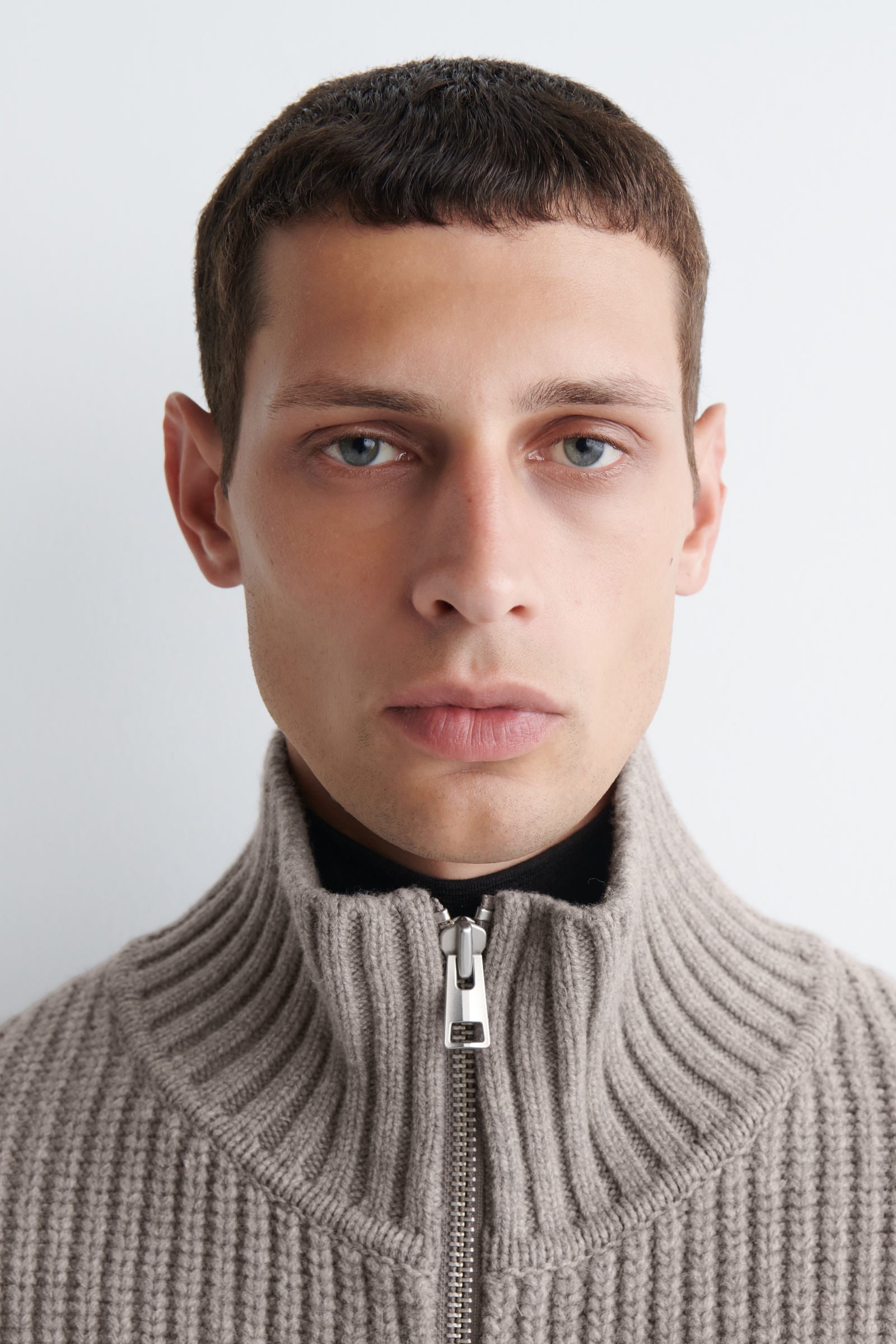 FUNNEL-NECK KNITTED WOOL JACKET ファンネルネックニットウール