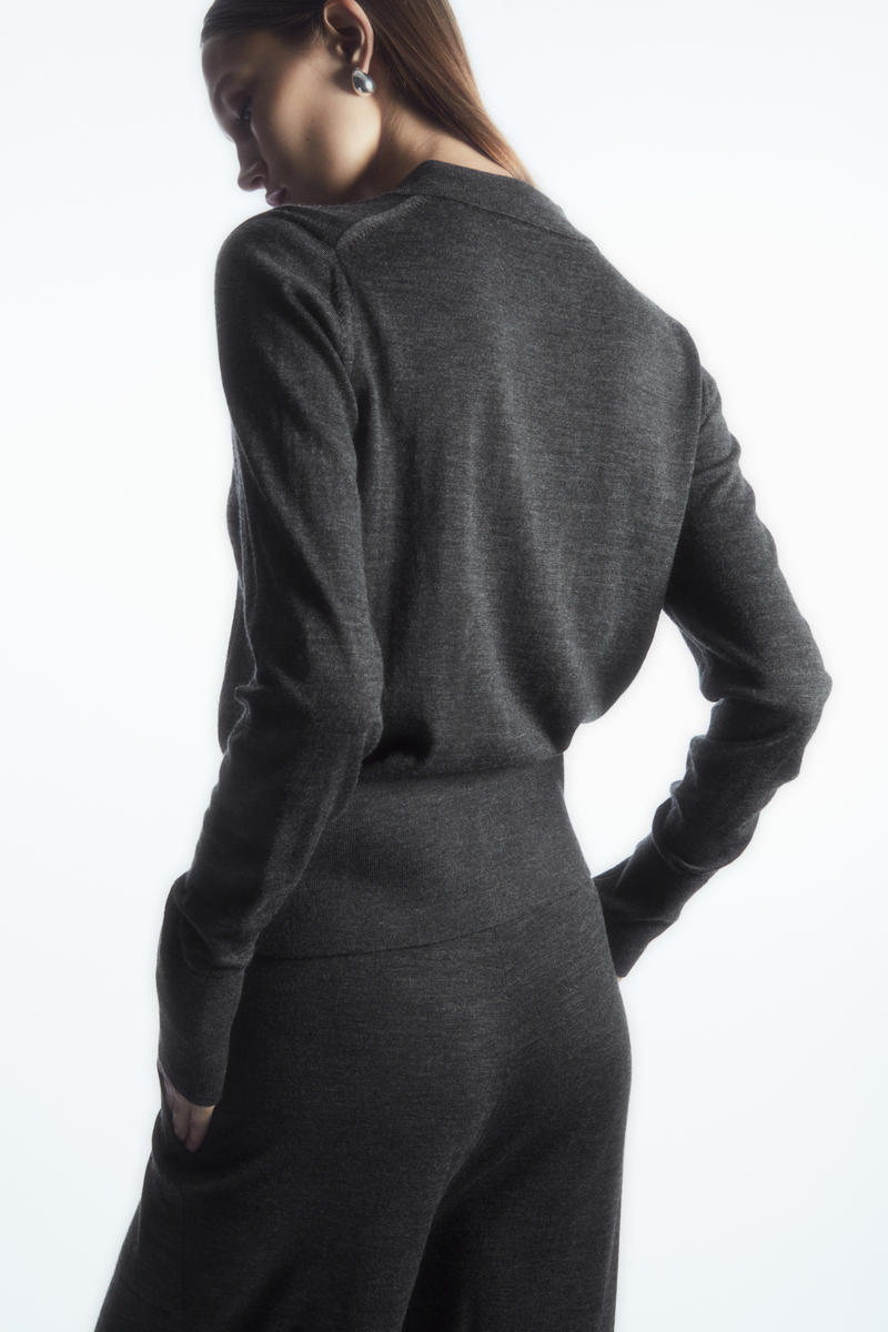 COS 完売　未使用　メリノウールカーディガン DRAPED-COLLAR MERINO WOOL CARDIGAN ドレープカラー メリノウール