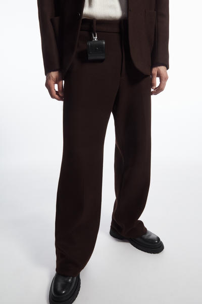 COS レザーエアポッズケース