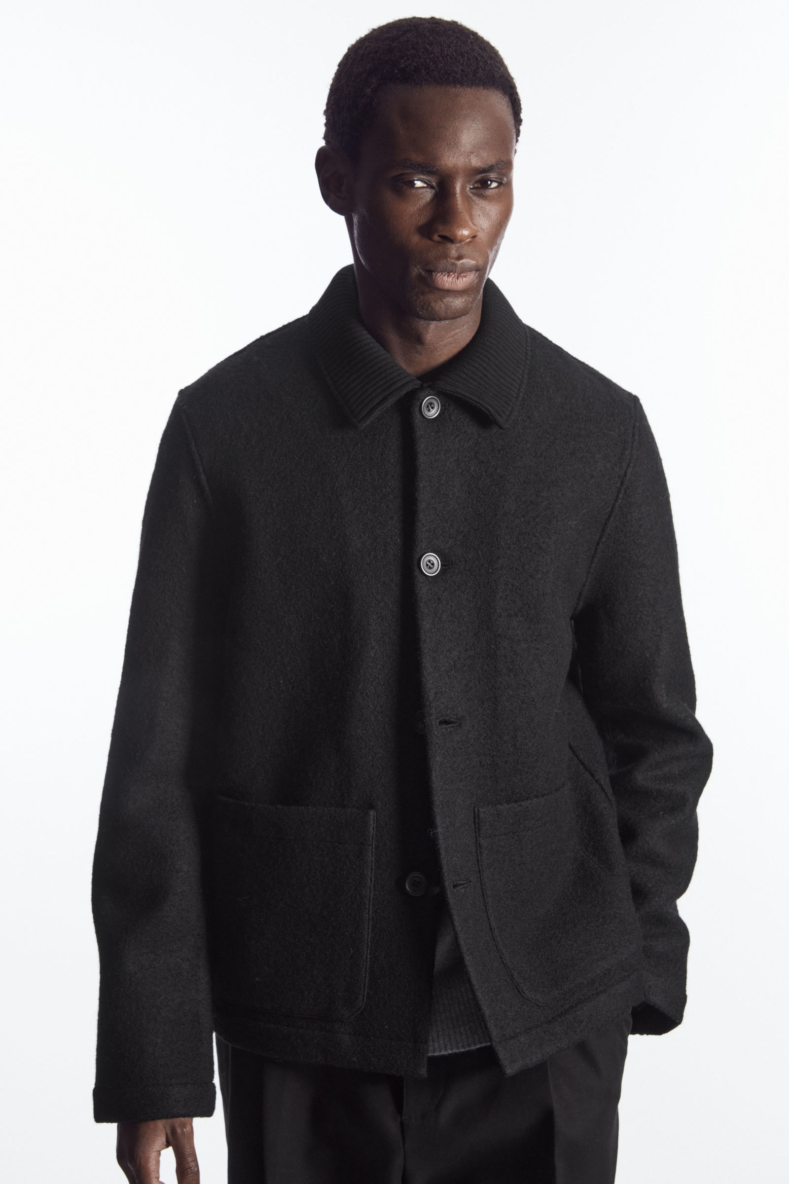 KNITTED-COLLAR OVERSHIRT ニットカラーオーバーシャツ ブラック｜COS