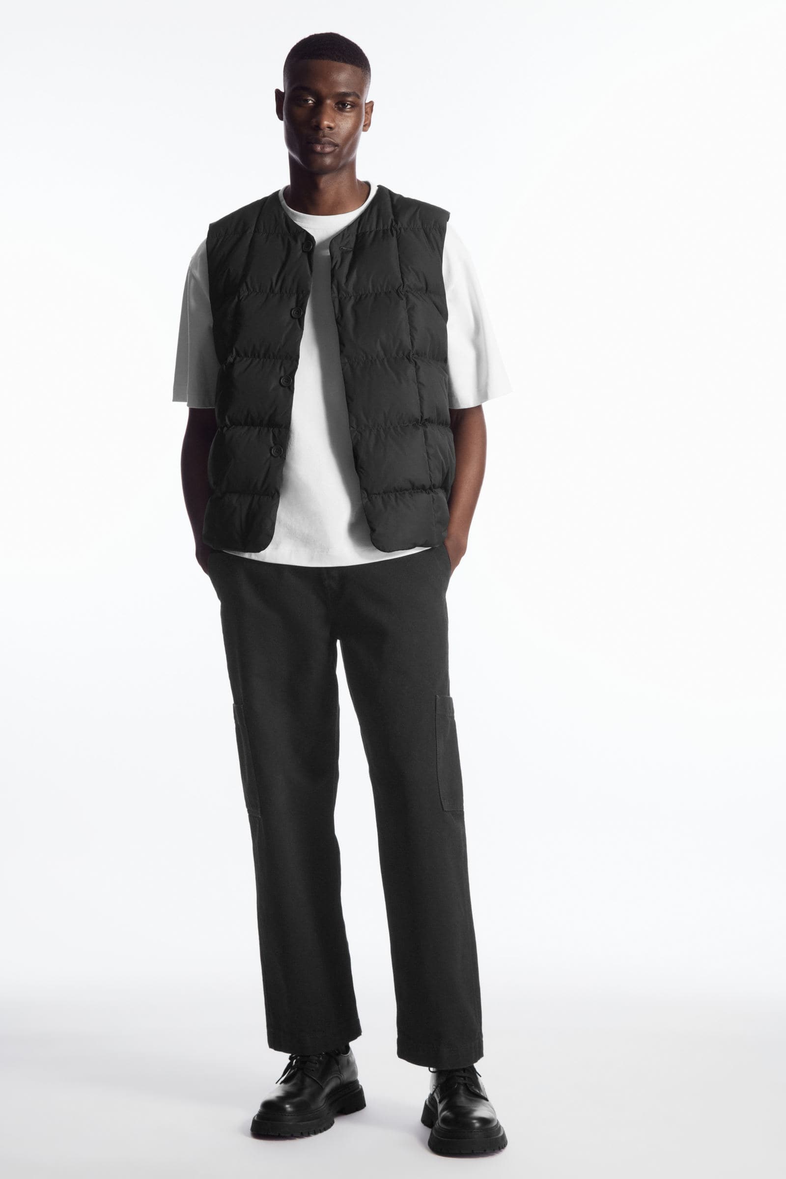 QUILTED PADDED LINER GILET キルト中綿入りジレ ブラック｜COS コス