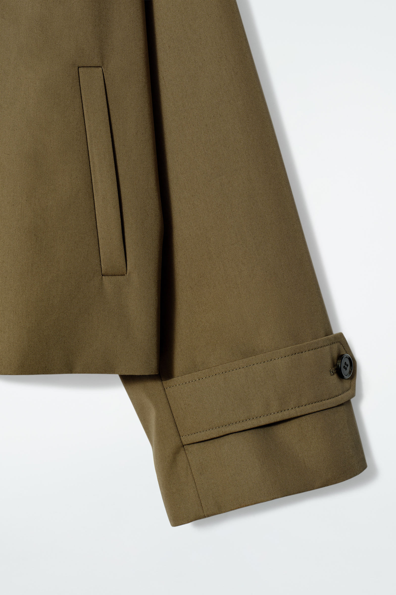 SHORT TWILL TRENCH COAT ショートツイルトレンチコート カーキ｜COS
