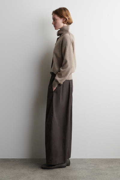 COS ストレッチバレルレッグパンツ