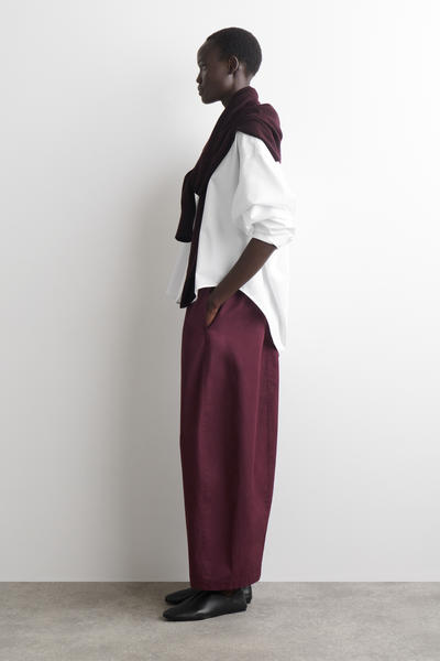 COS ストレッチバレルレッグパンツ