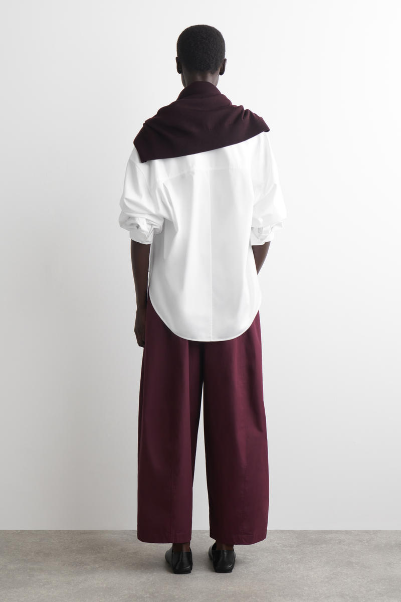 COS ストレッチバレルレッグパンツ