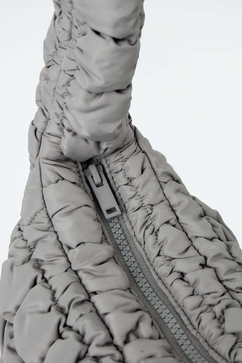 COS キルトメッセンジャーバッグ QUILTED MESSENGER キルトメッセンジャーバッグ ライトピンク｜COS