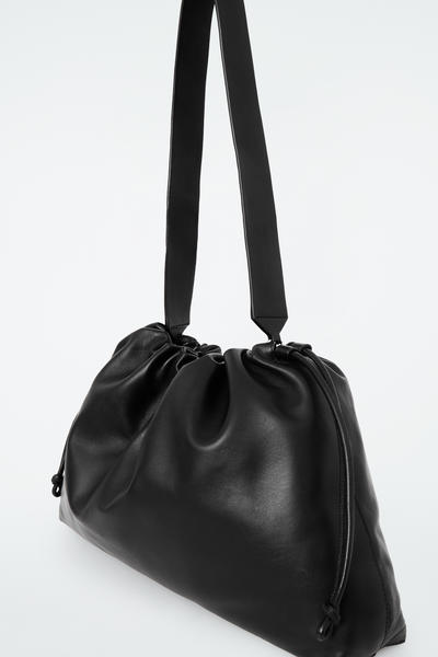 COS ドローストリングクラッチバッグ - レザー