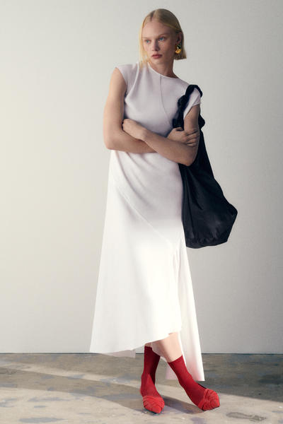 COS HITCHオーバーサイズクロスボディーバッグ - ナイロン