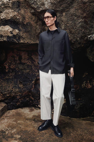 COS リラックスユーティリティシャツ