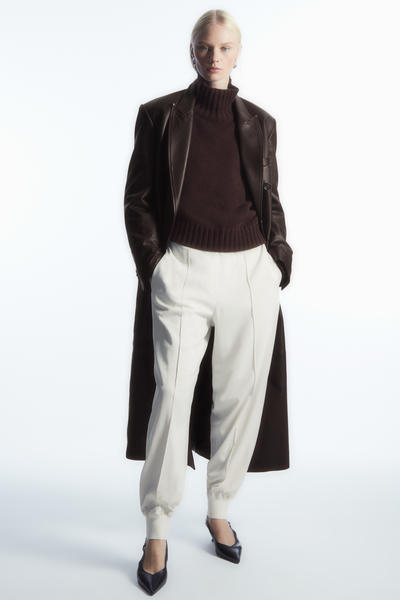 COS ピンタックストレッチテーラードジョガーパンツ