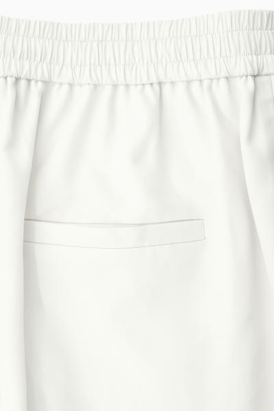 COS ピンタックストレッチテーラードジョガーパンツ