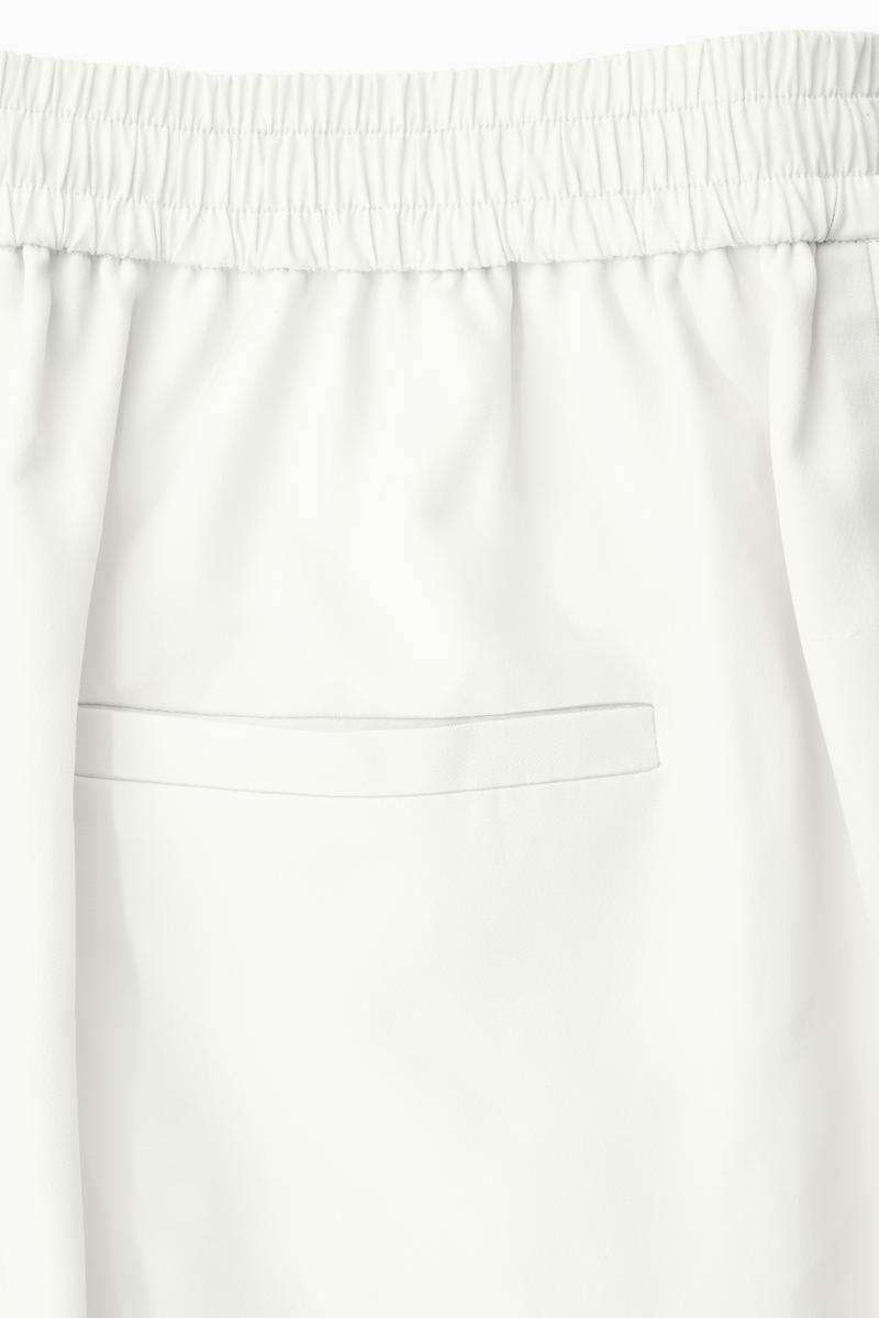 COS ピンタックストレッチテーラードジョガーパンツ