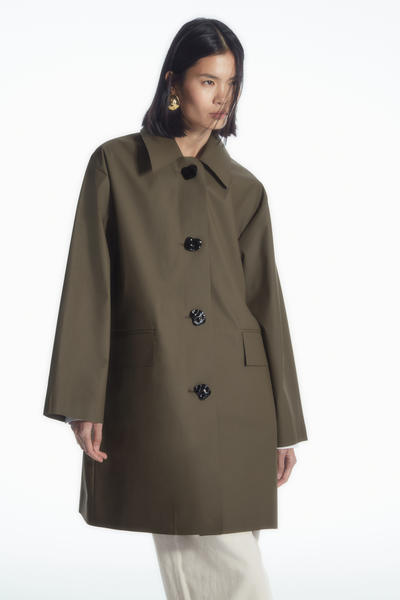 COS ボタンディテールマックコート