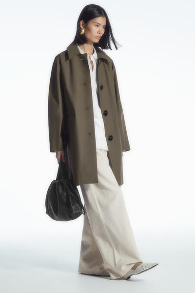 COS ボタンディテールマックコート