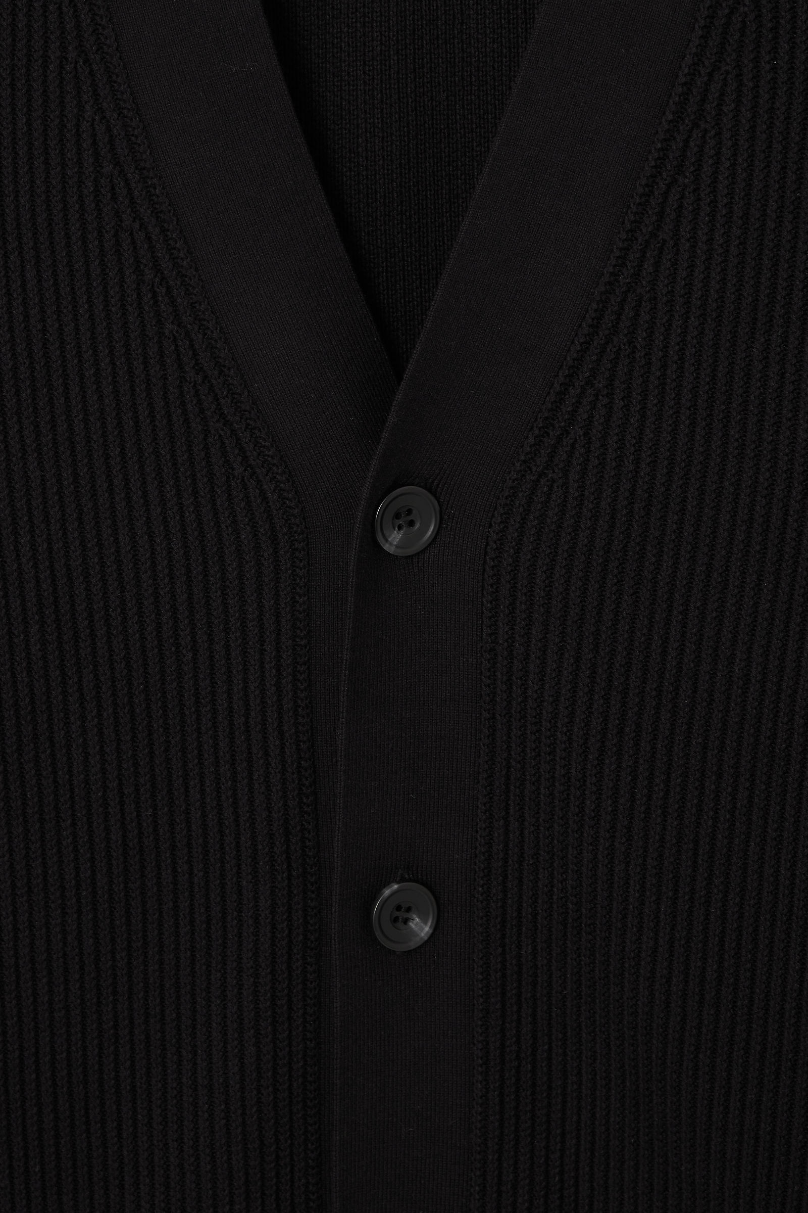 RIBBED COTTON CARDIGAN リブ編みコットンカーディガン ブラック｜COS