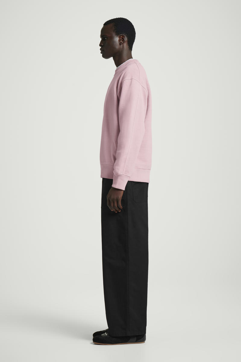 COS モックネックスウェットシャツ