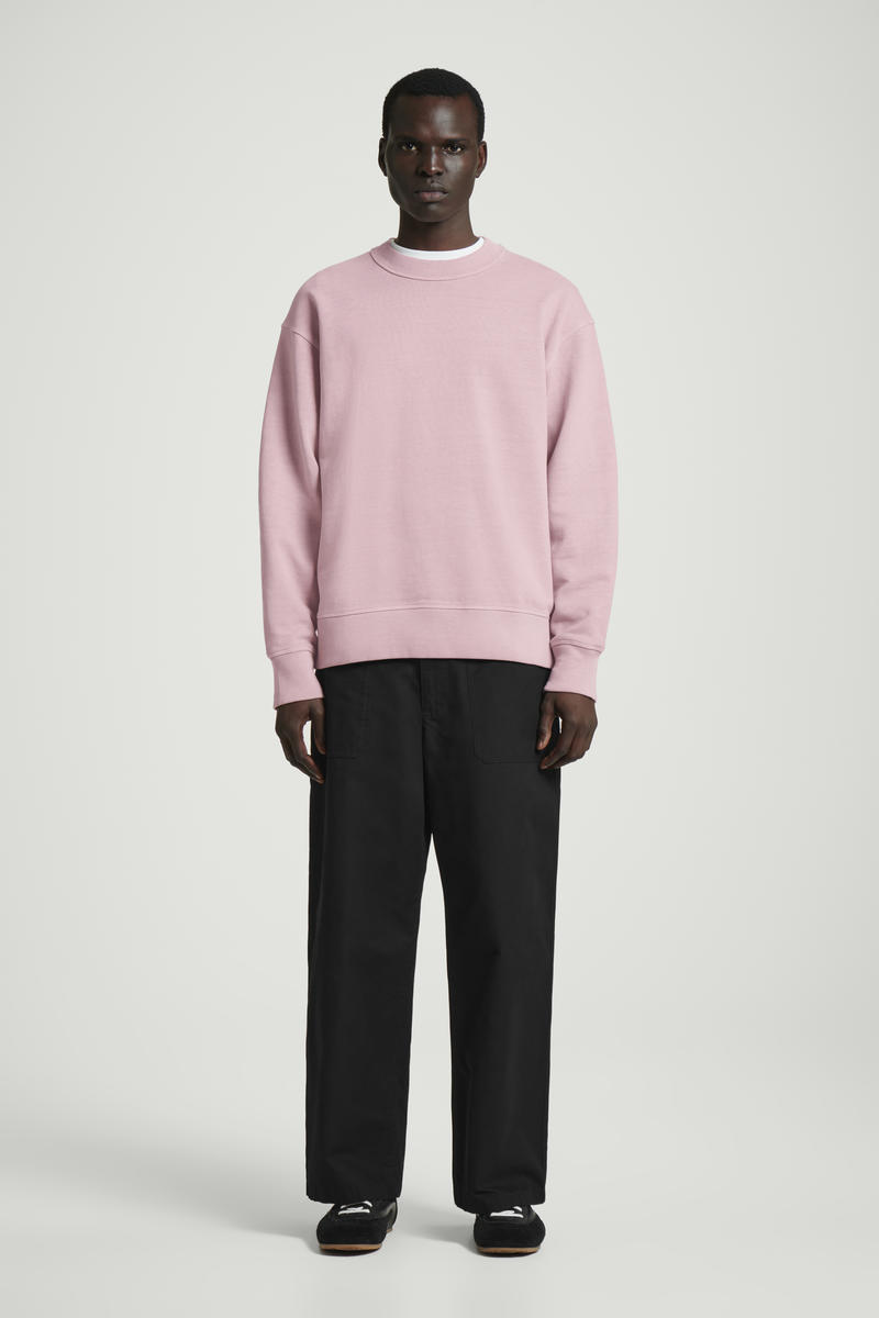 COS モックネックスウェットシャツ