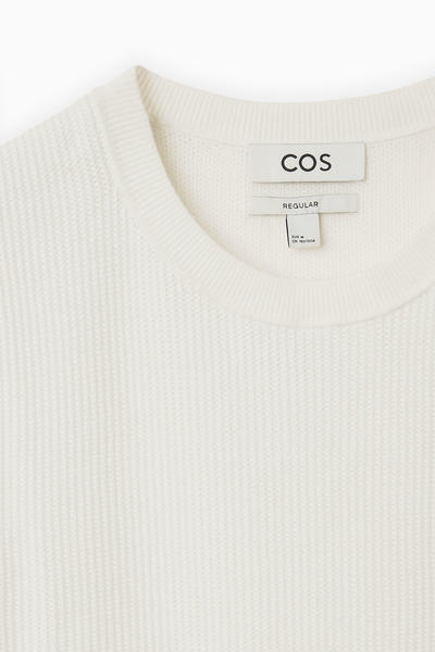 COS テクスチャードニットシャツ