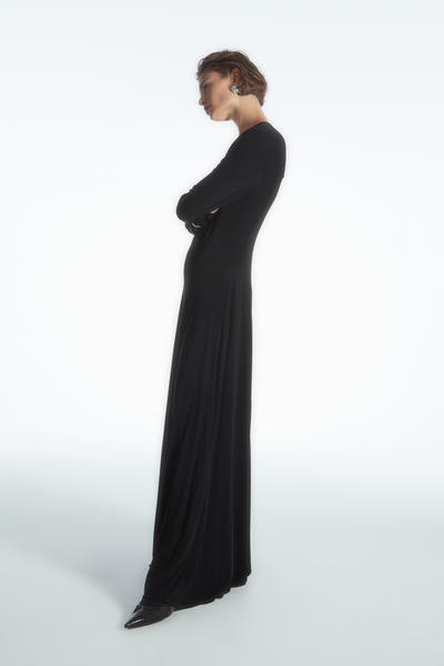 COS Vネックフレアマキシワンピース