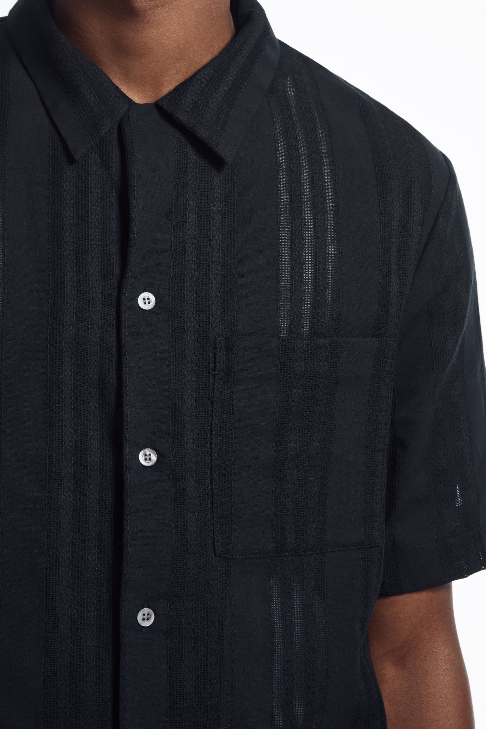 STRIPED SHORT-SLEEVED SHIRT ストライプ半袖シャツ ネイビーブルー