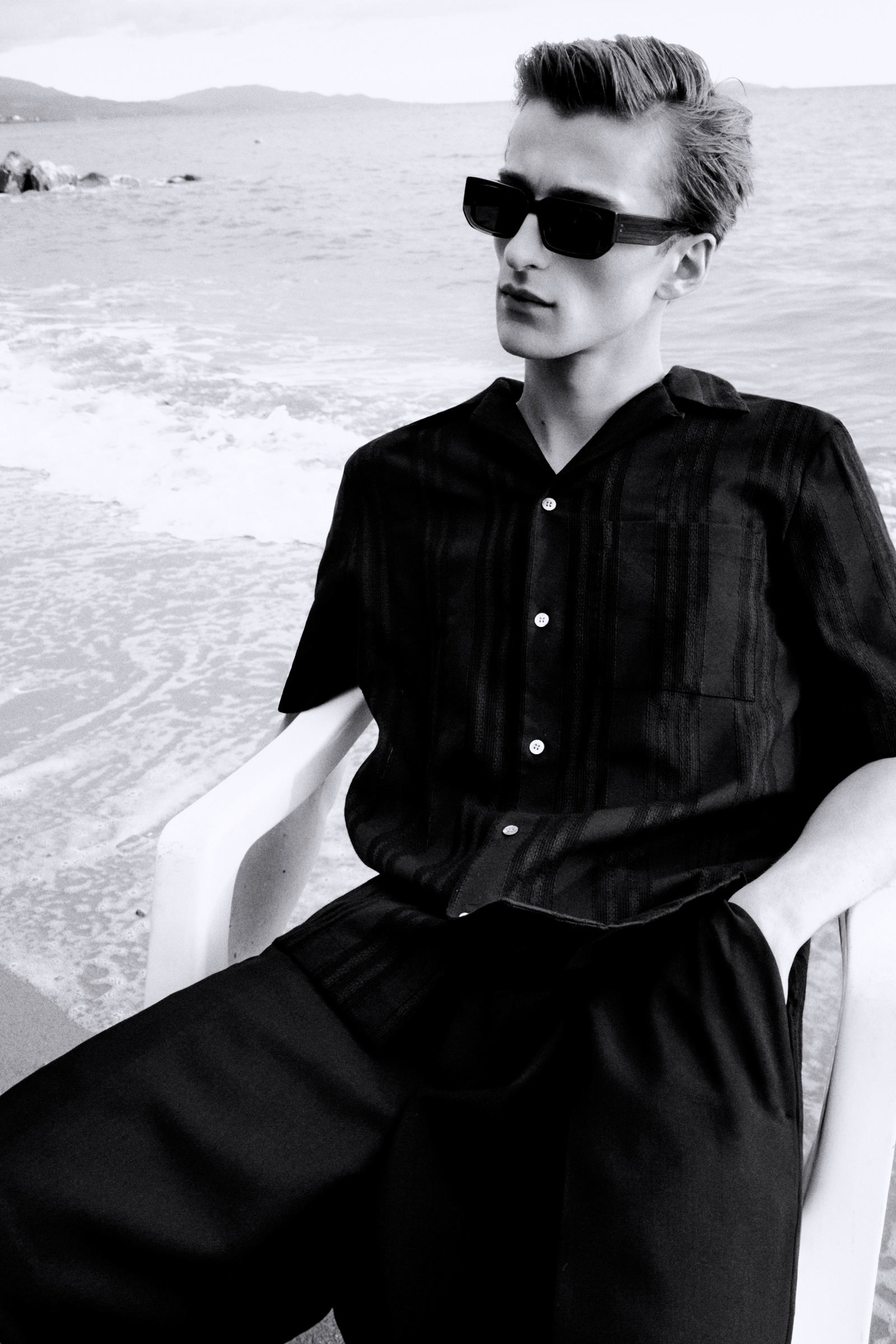 STRIPED SHORT-SLEEVED SHIRT ストライプ半袖シャツ ネイビーブルー