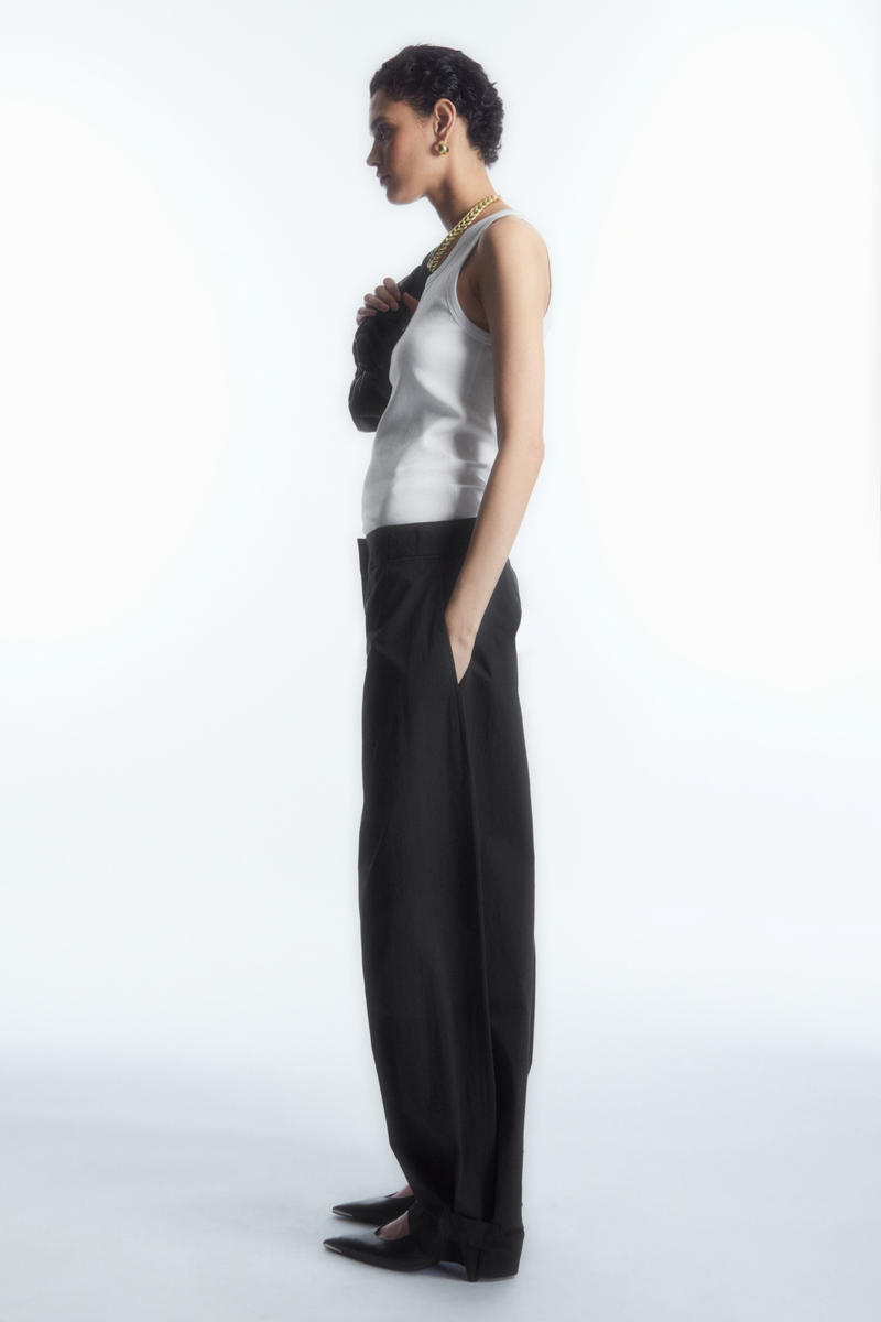 ユーティリティバレルレッグパンツ ブラウン　COS 完売品　36 タグ付 UTILITY BARREL-LEG TROUSERS ユーティリティバレルレッグパンツ