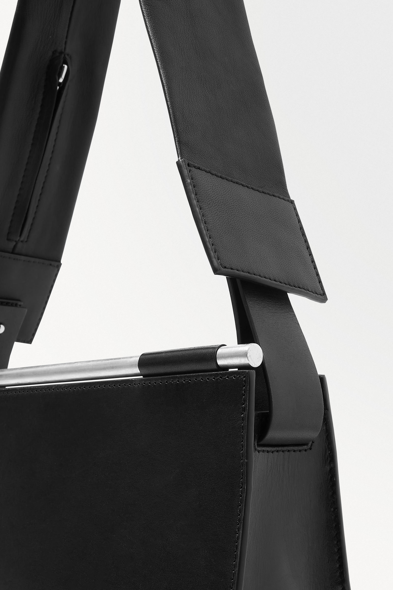 THE BOX SHOULDER BAG - LEATHER ボックスショルダーバッグ