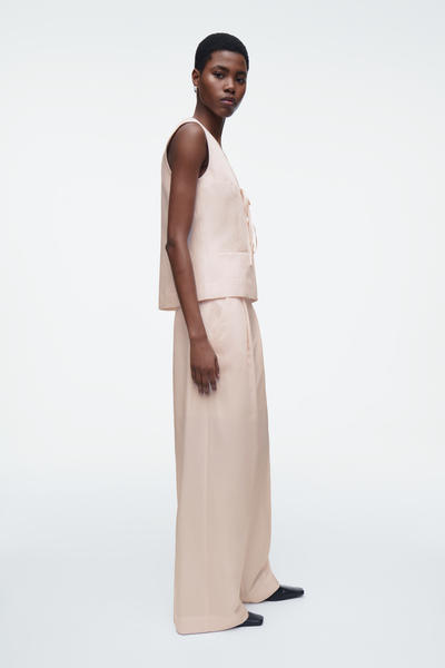 COS タイフロントベスト