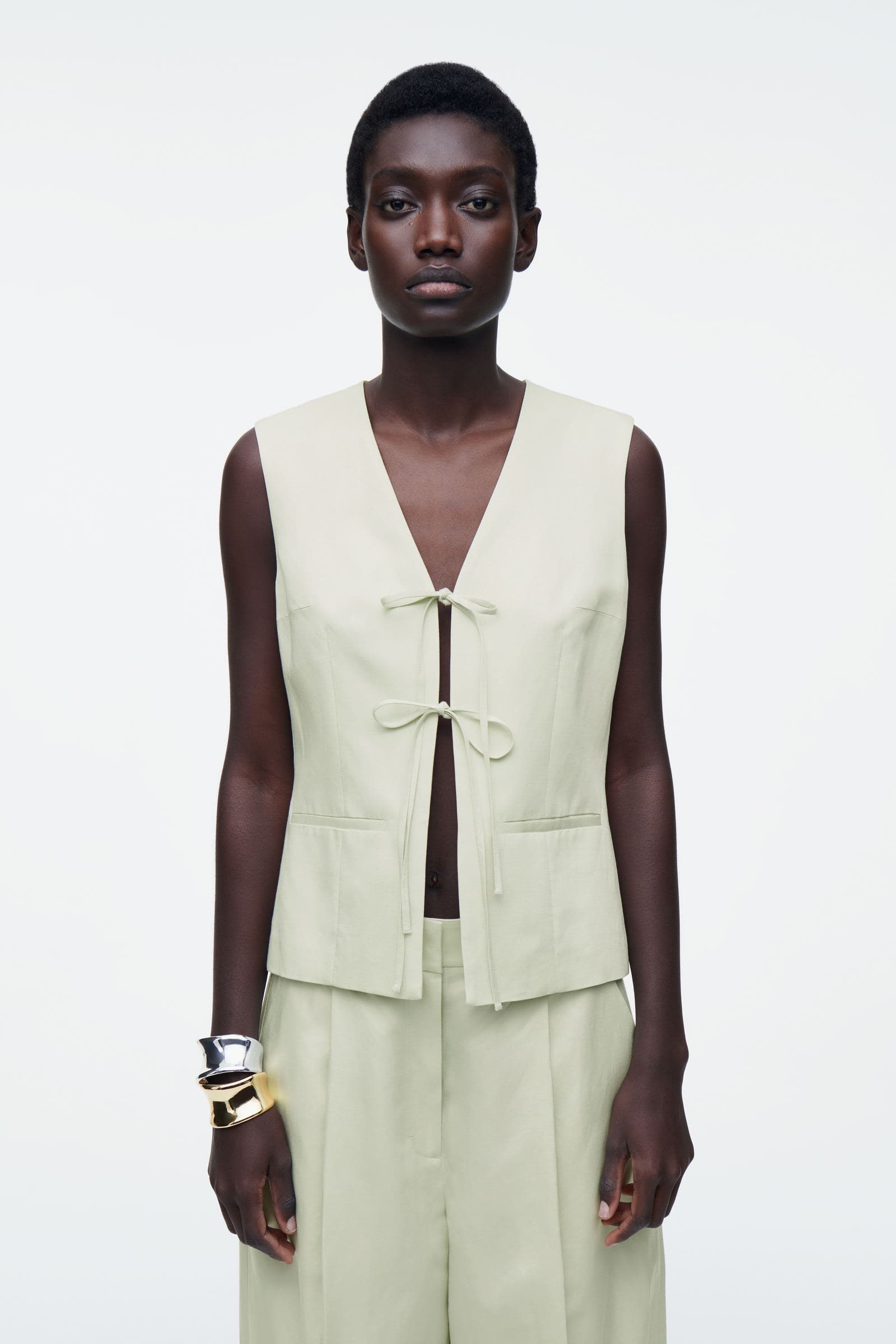 TIE-FRONT WAISTCOAT タイフロントベスト ライトグリーン｜COS コス