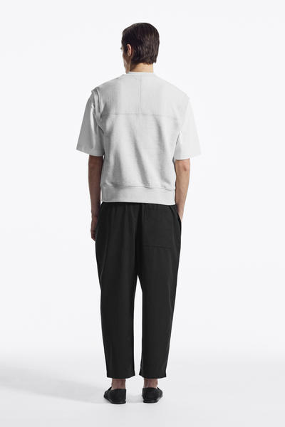 COS Vネックジャージーベスト