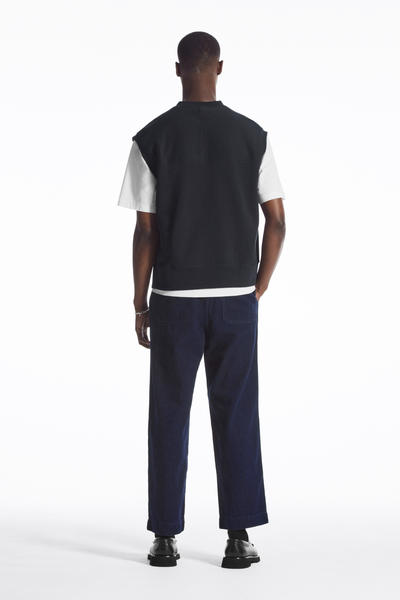 COS Vネックジャージーベスト