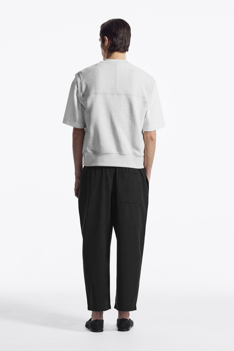 COS Vネックジャージーベスト