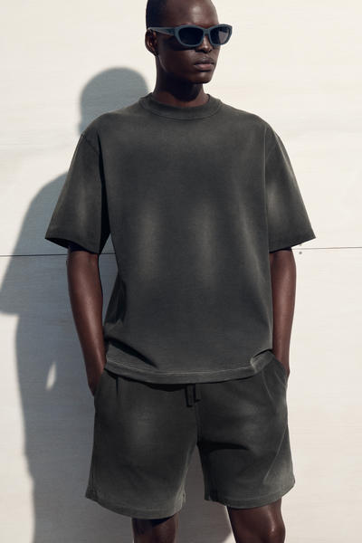 COS ドローストリングジャージーショートパンツ