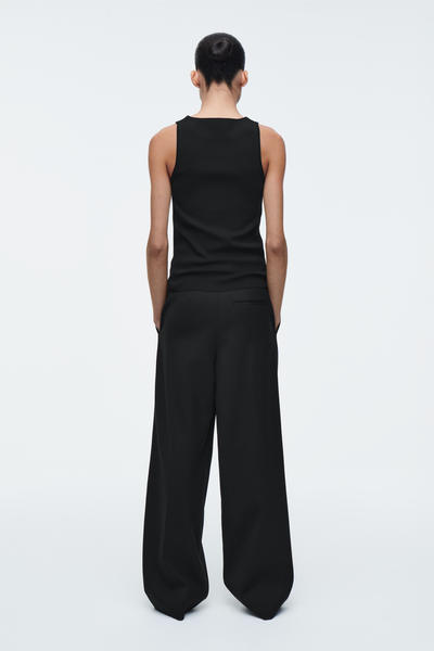 COS チューブラーニットタンクトップ