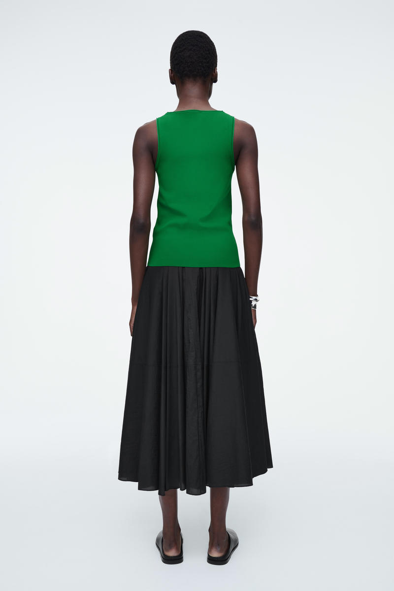 COS チューブラーニットタンクトップ