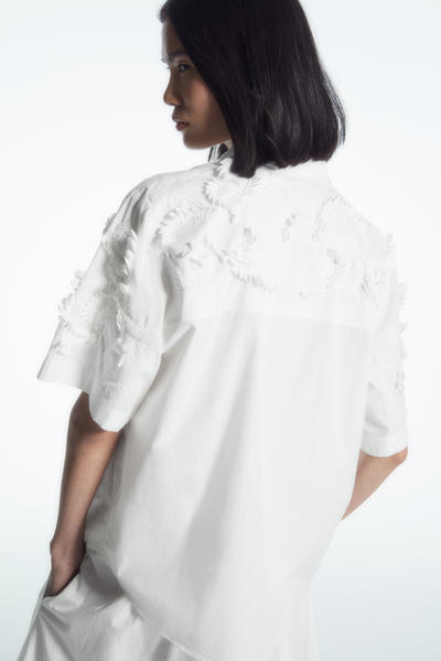 COS テクスチャード半袖シャツ