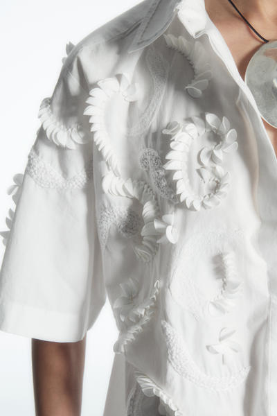 COS テクスチャード半袖シャツ