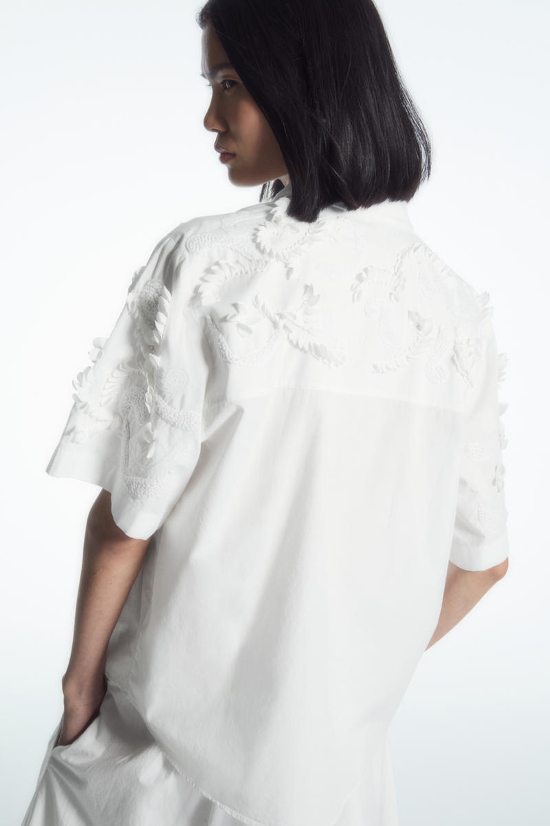 EMBELLISHED SHORT-SLEEVED SHIRT テクスチャード半袖シャツ