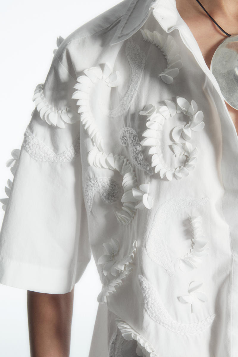 COS テクスチャード半袖シャツ