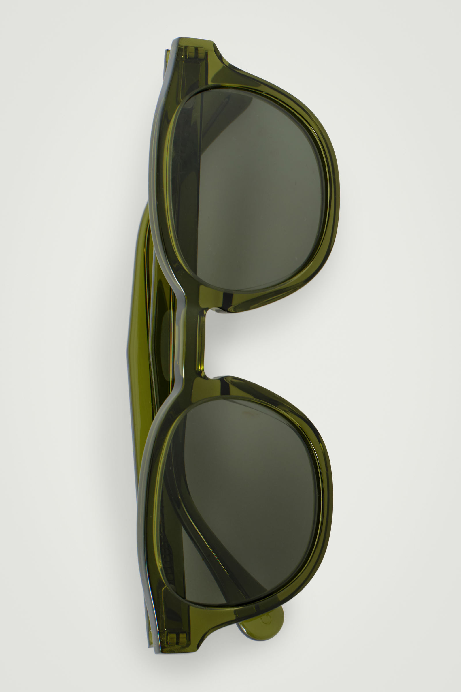 D-FRAME SUNGLASSES Dフレームサングラス グリーン｜COS コス 公式 