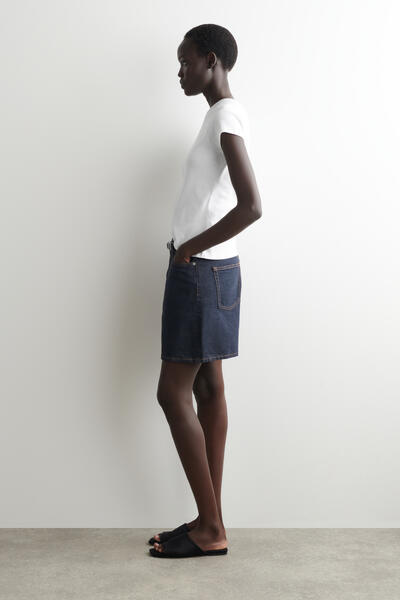 COS ハイライズデニムショートパンツ