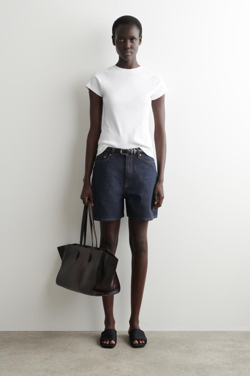 COS ハイライズデニムショートパンツ