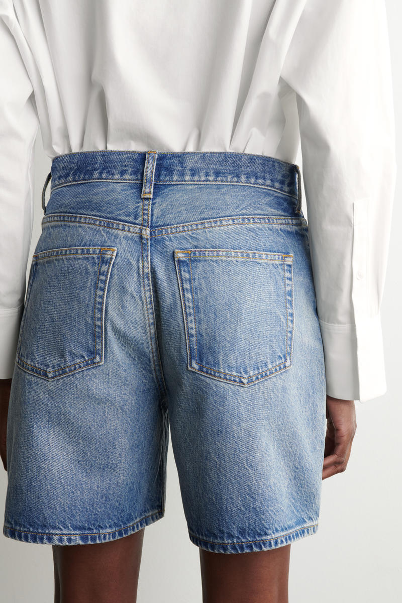 COS ハイライズデニムショーツ