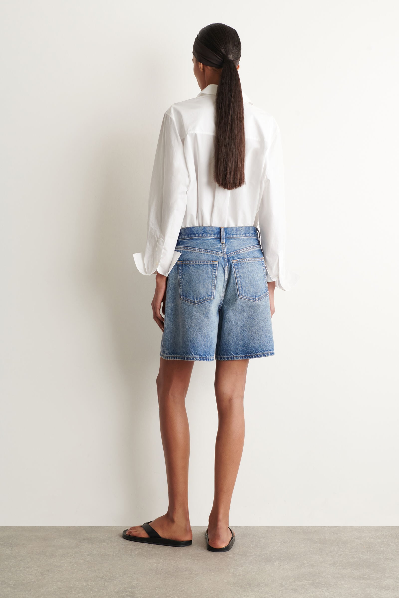 COS デニムショートパンツ ライトブルー KNEE-LENGTH DENIM SHORTS ニーレングス デニムショートパンツ ライト
