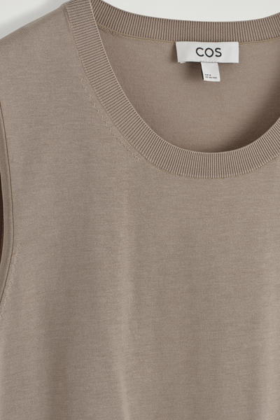 COS ライトウェイトニットタンクトップ