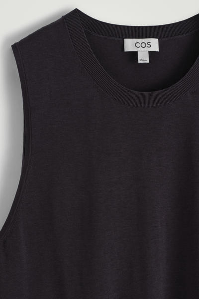 COS ライトウェイトニットタンクトップ