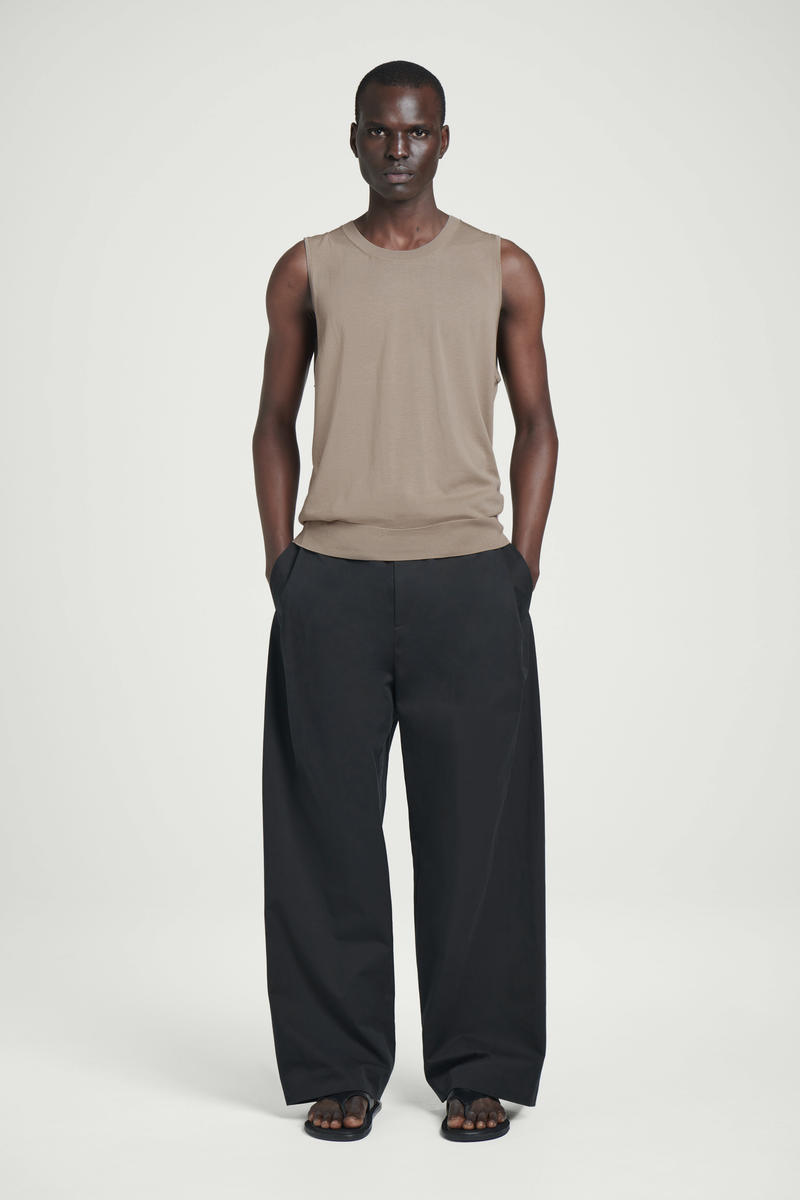 COS ライトウェイトニットタンクトップ